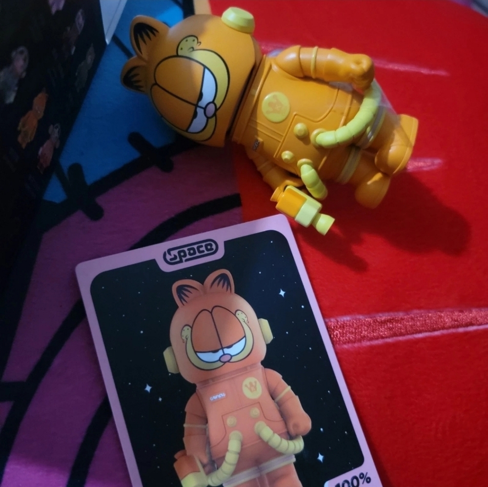 Space Molly Series 3- Garfield - Picture 4 of 5